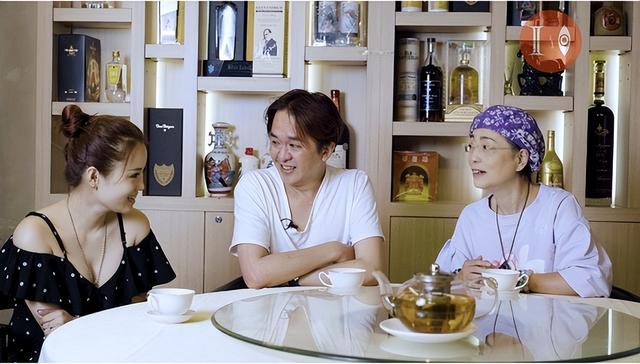 三女共侍一夫,每人每月还有50万工资拿,57岁又被爆出“四奶”?