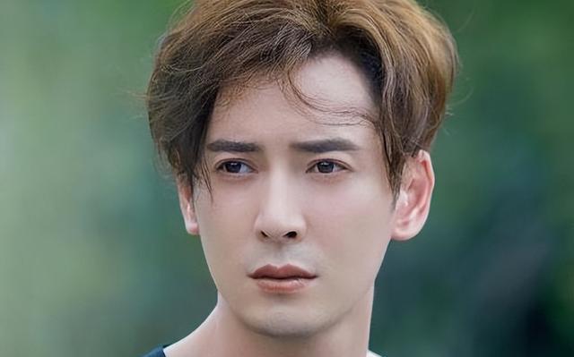 他是最幸运的“农民工”,只因长相太英俊,从工地打工到改行演戏