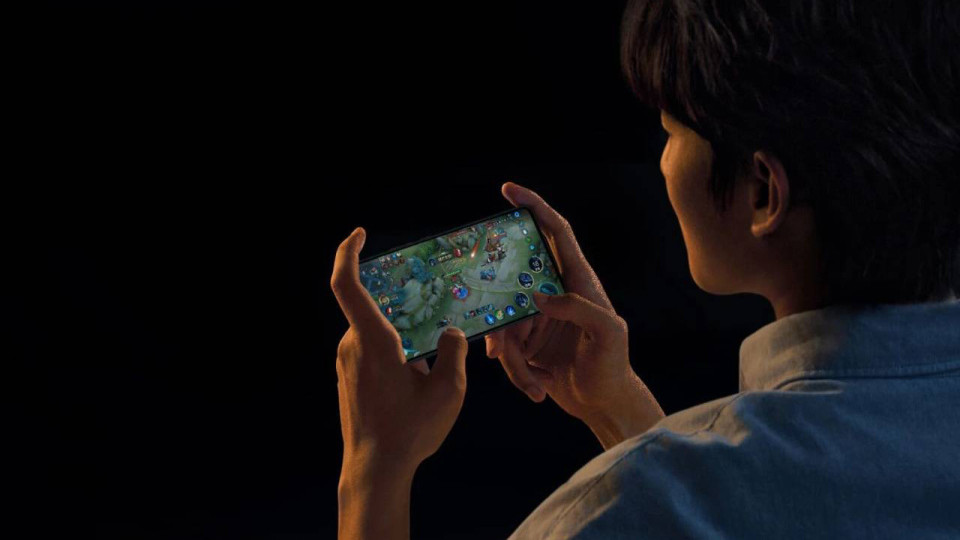 性能爆表！新机官宣：165Hz＋旗舰芯片，已正式预售