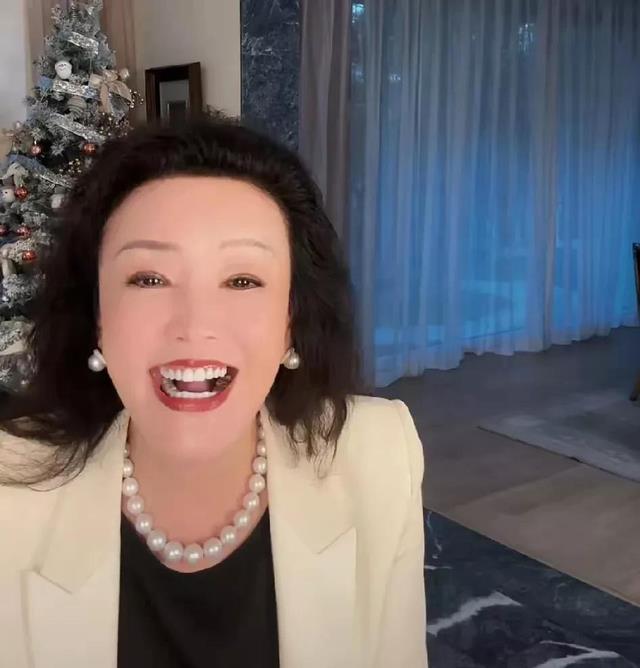 曲线出尔反尔,汪小菲陷入尴尬境地,春节在即,兰姐留德给儿孙!