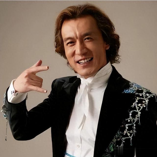 别再可怜李咏了!离世5年后医生暴露死亡真相,难怪选择葬身美国