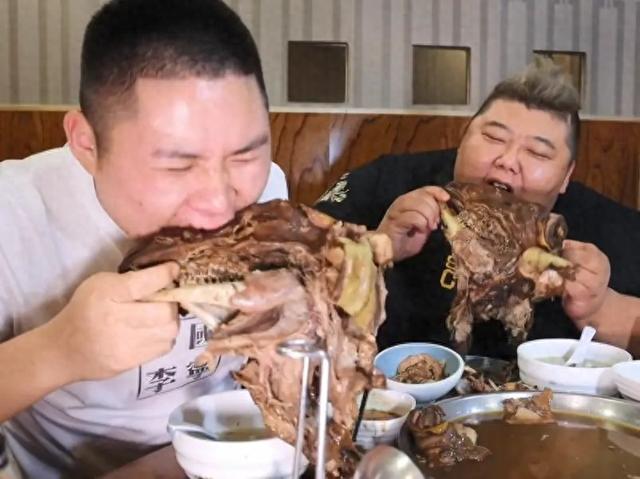 “吃播四巨头”现状：2年没俩，恩克直播吐血、胖猴仔为保命减肥