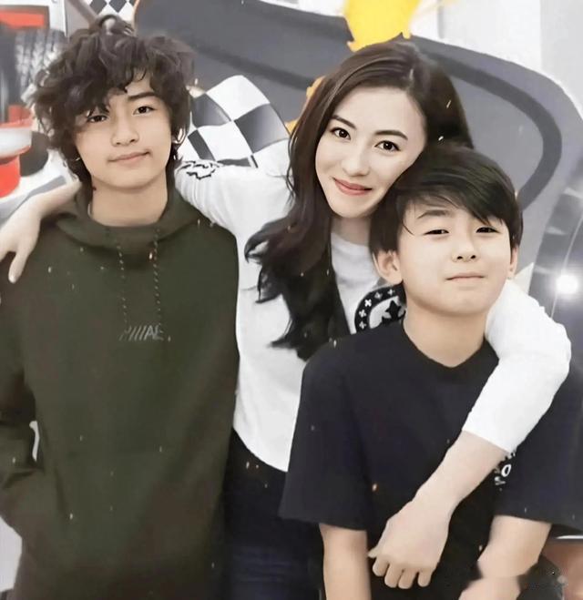 张柏芝四胎后亮相，还宛如少女！虽不是最好的妻子，但是个好妈妈