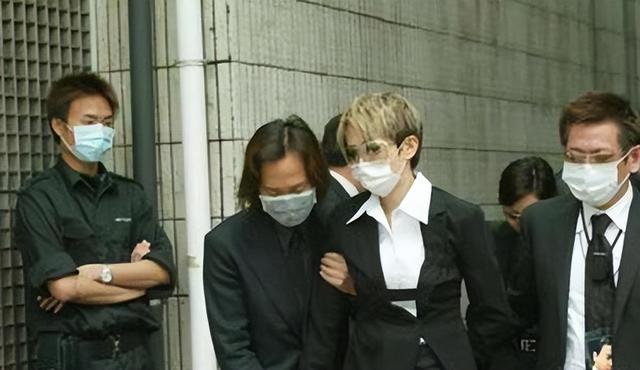 港媒豪掷一个亿买张国荣临终照片,陈淑芬为何死守不放?