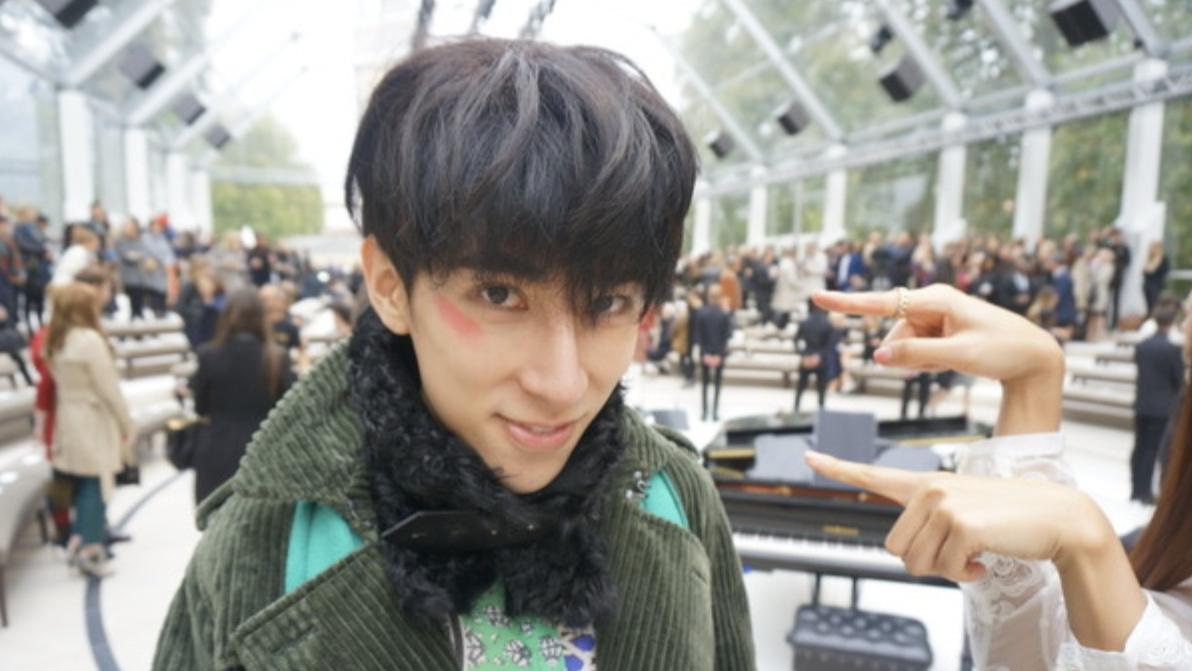 35岁香港歌手称曾整容，隆鼻隆下巴令五官立体，晒整容前后对比照