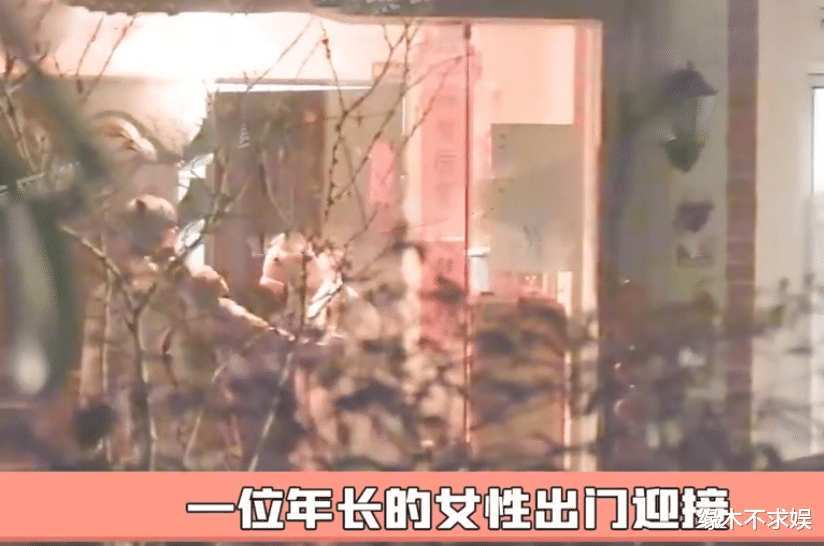 金晨拎礼物拜访胡夏父母！细节看出胡夏太贴心，双方粉丝却吵翻天