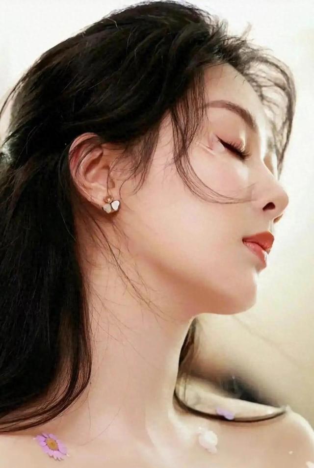 杨紫终于选对了风格！原来她的美貌，一直被低估了