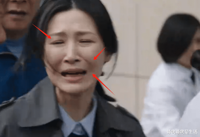 “馒头脸”的风吹进央视:钱花了事业毁了,王珞丹素颜出镜赢麻了