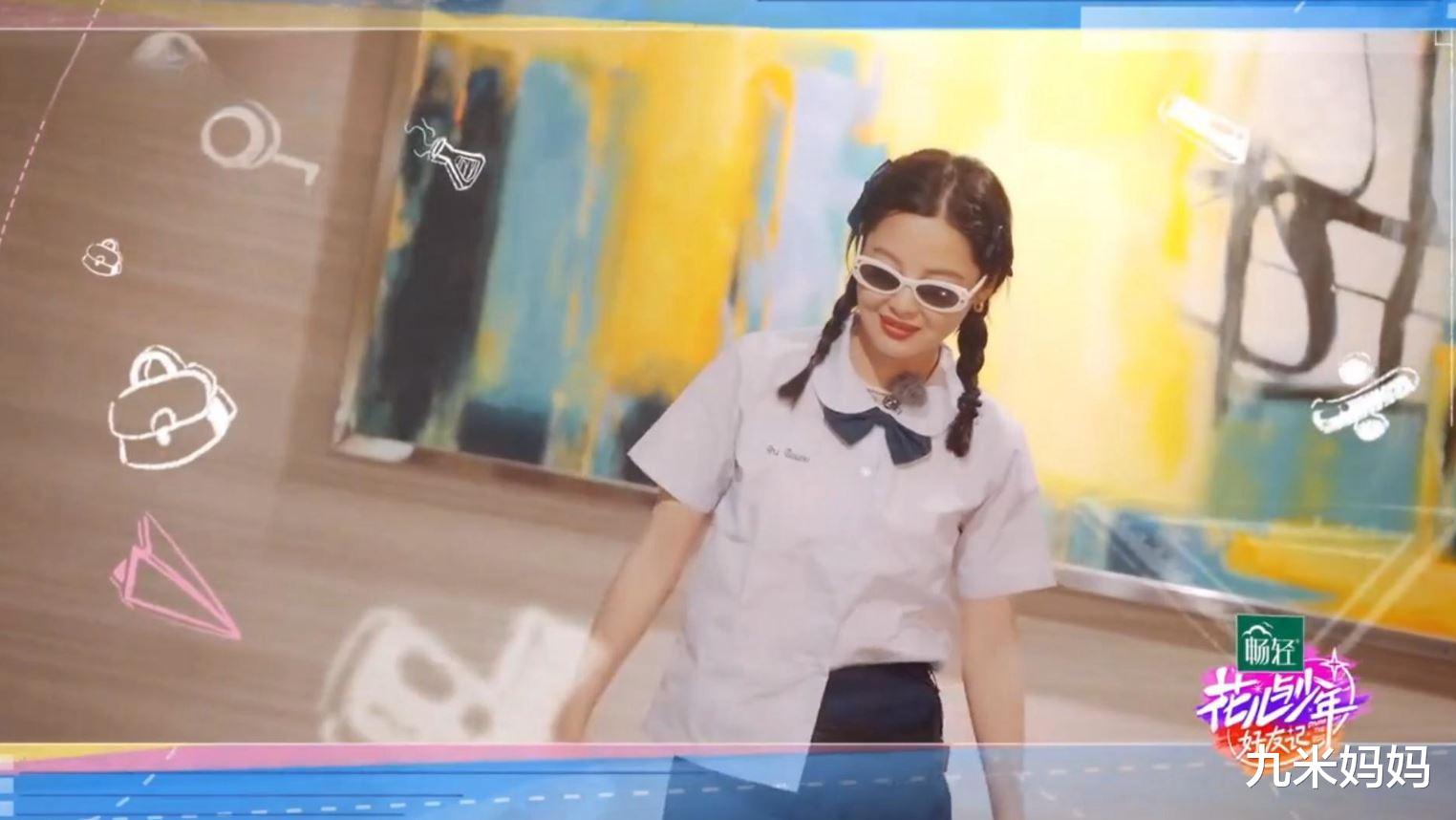 看了辛芷蕾黢黑的脚,我不由得慨叹,这真是女明星的脚?