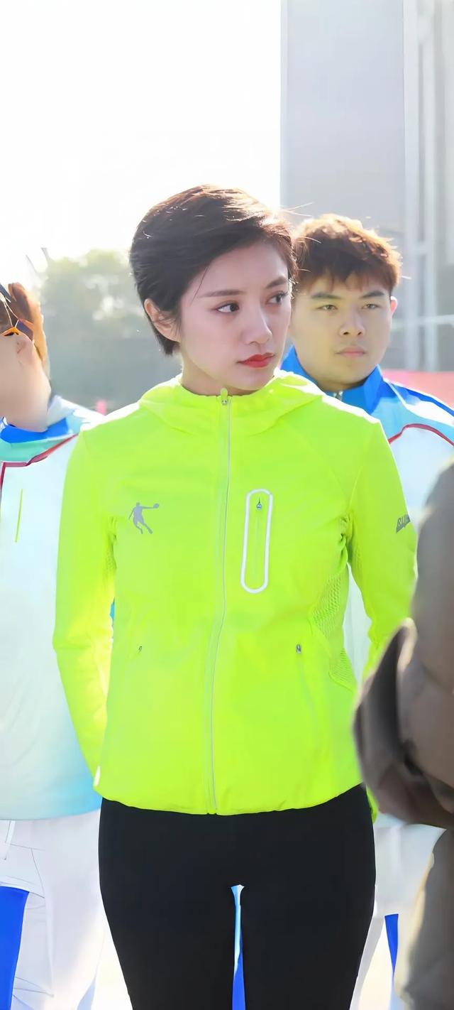 主持人伊一,身材肥美