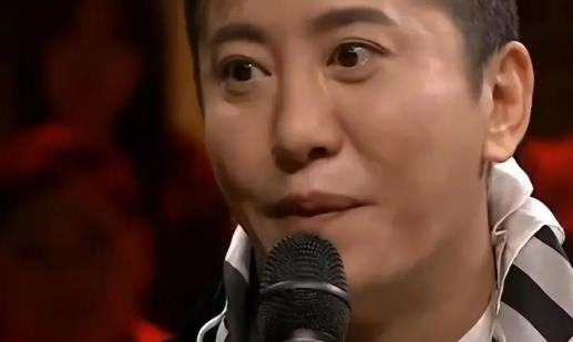 55岁毛宁近照曝光,脖子纹路深,老人相凸显,网友:像个老嫂子