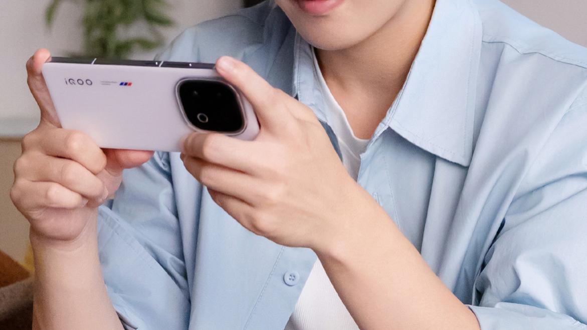 红米K80没发布之前，iQOO这款新机确实是游戏首选，只有一处瑕疵