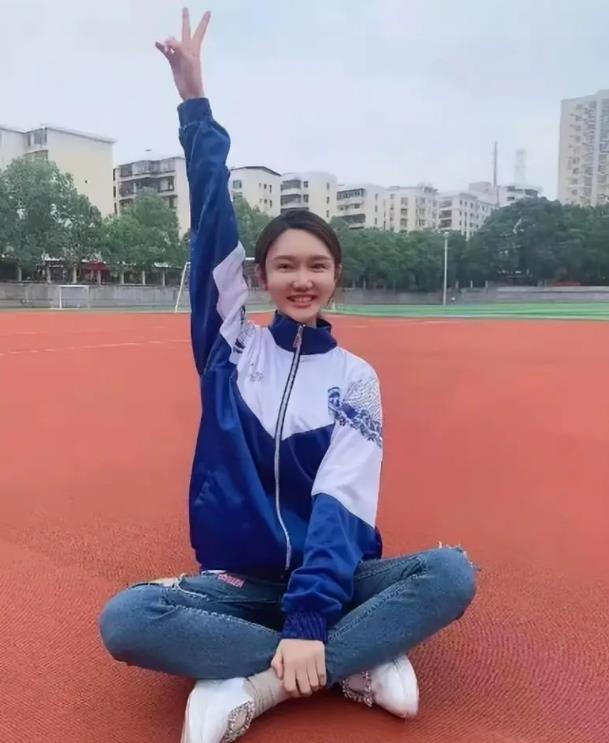 龙洋:号称“央视穷鬼”的她,择偶标准高到离谱,如今怎样了?