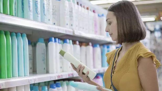 “阿道夫、飘柔”跌下神坛，又一国货洗发水走红，控油蓬松还去屑