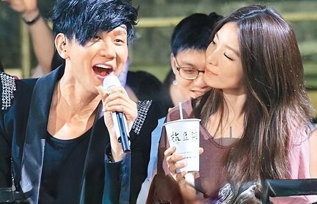 林俊杰43岁再遇真爱？女方小他19岁，身材火辣，这下网友坐不住了