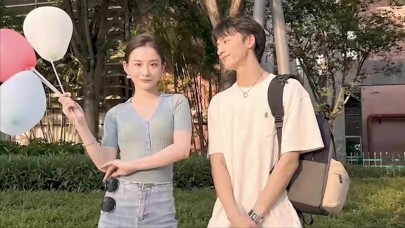 两次爆红,1。1亿获赞,粉丝超千万,追她的男人已经排到宇宙尽头