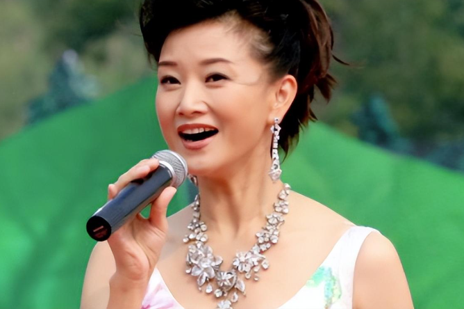 春晚|连续24年登上春晚，“民歌天后”如今销声匿迹，她的消失另有隐情