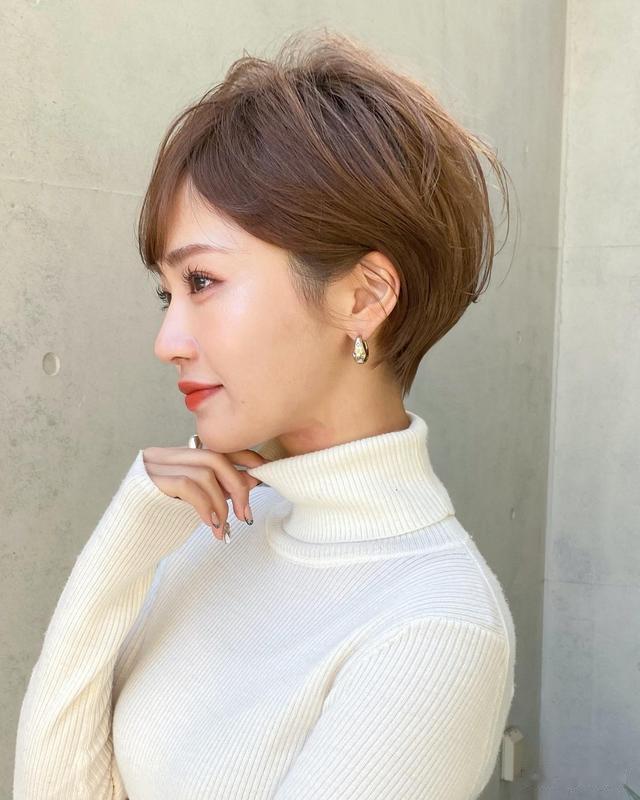 龙年最火短发来了,精致时尚显脸瘦,很适合40岁以上的姐妹们