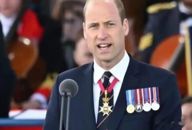 凯特全身插满管子的照片流出,形如枯槁,与之前反差太大,悲催了