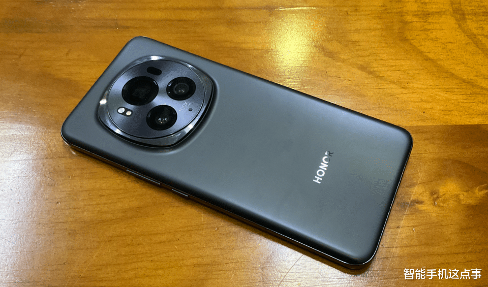 荣耀Magic7再被确认：超声波指纹+跨终端融合系统，且标配无线充