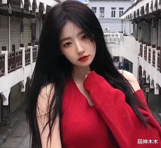 王思聪带女友现身成人店,偷偷点赞前女友美照,新欢旧爱暗中较劲