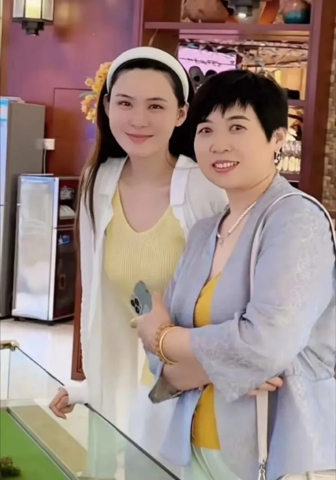 王思聪私生女事件再升级,好大一出戏,原来我们小瞧了黄一鸣