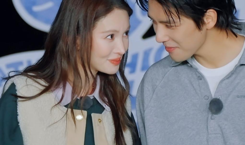 面对金晨和关晓彤，王安宇的双标和偏爱，隔着屏幕都感觉出来了