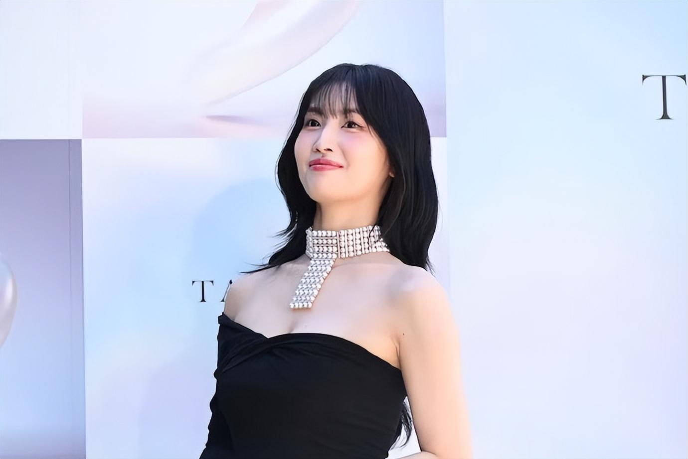 韩国知名女星,佩戴价值7亿韩元珠宝亮相,坦言自信了心情也好了