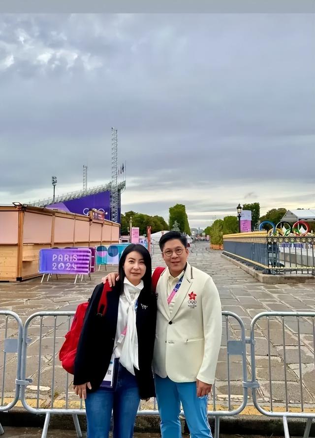 郭晶晶又给霍家长脸了!担任奥运跳水裁判长,大佬见到她纷纷起身