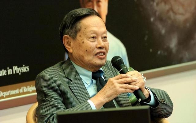 杨振宁的“长寿秘诀”：最核心的并不是多运动、喝水，而是这4点