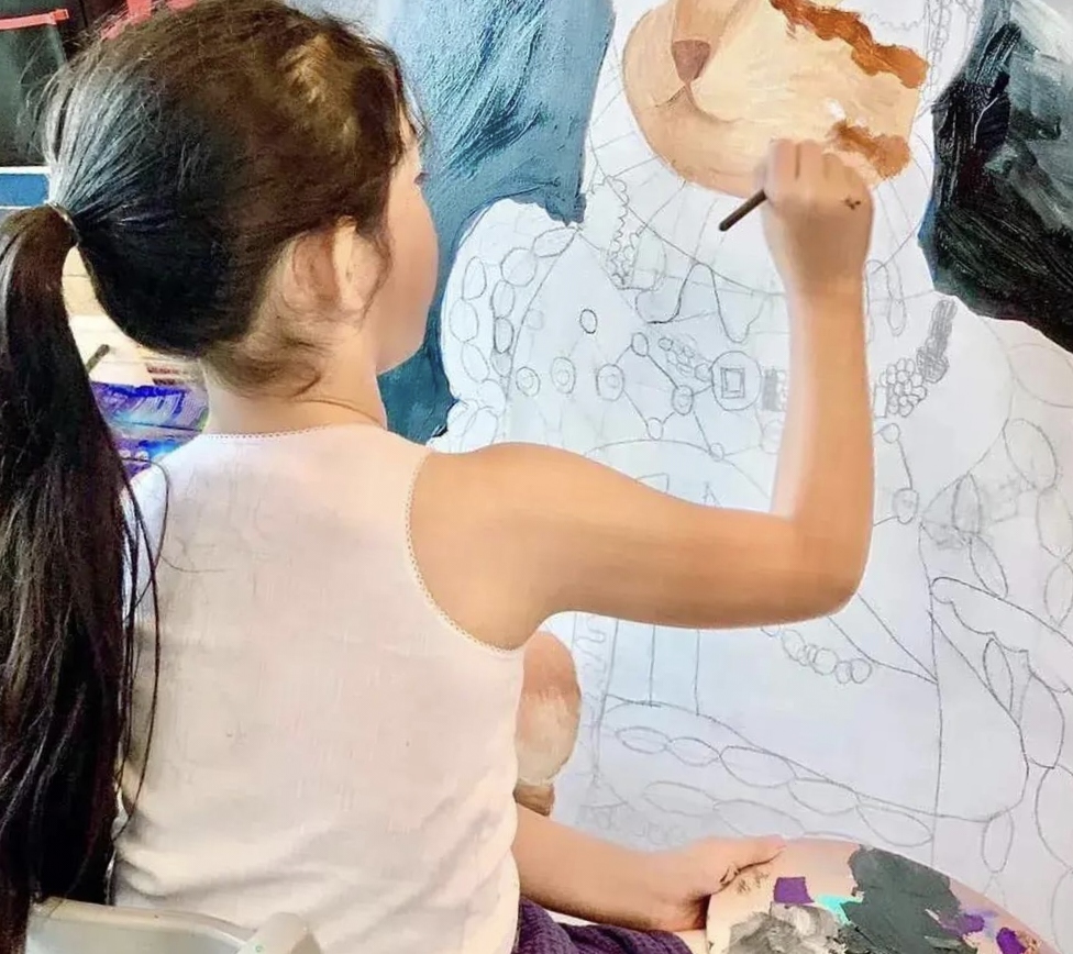 未婚生四娃!吴佩慈难得晒娃,10岁女儿高挑纤细,全身名牌像公主