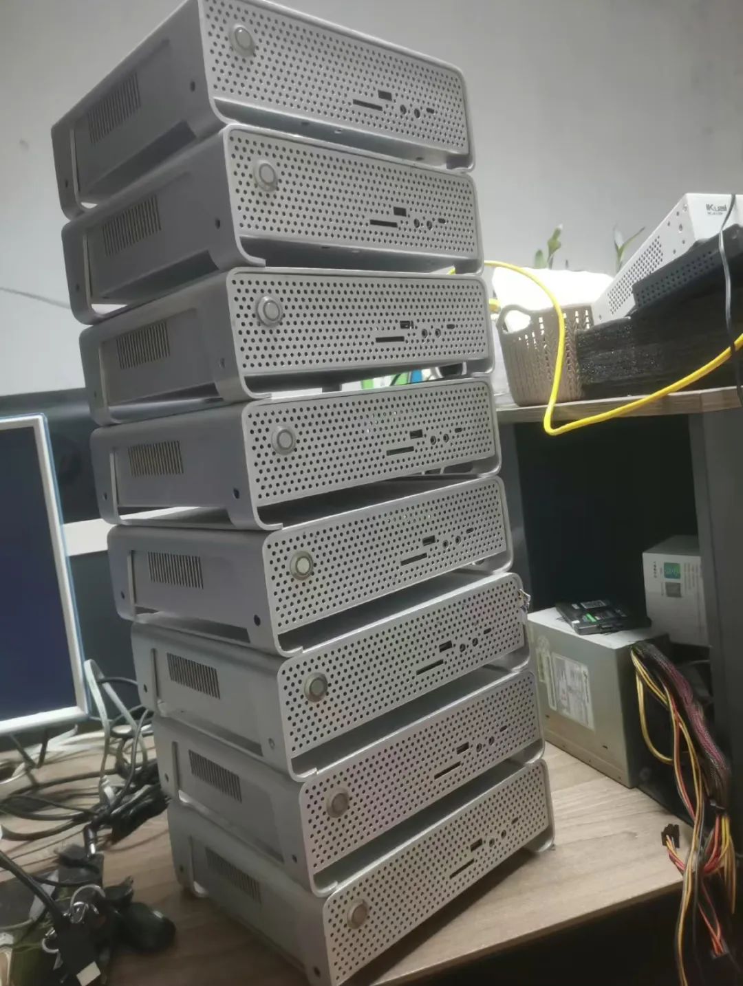 全金属的mini小主机,内置GTX1060独立显卡,二手也不便宜