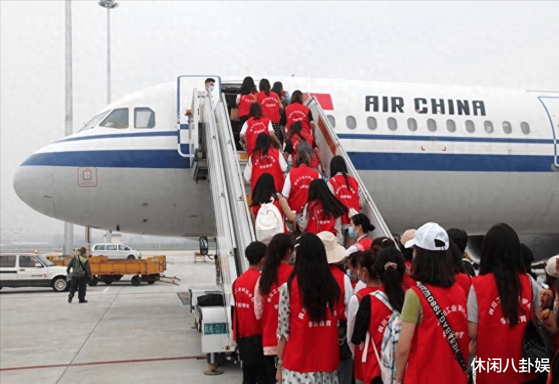 \全网公敌\许可馨,回国后叫嚣无人敢动她,如今去藤校读博