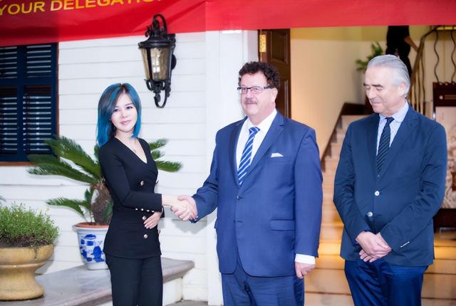 央视亲自点名揭穿!收割富婆,骗走50亿,“捞金女王”这次真栽了