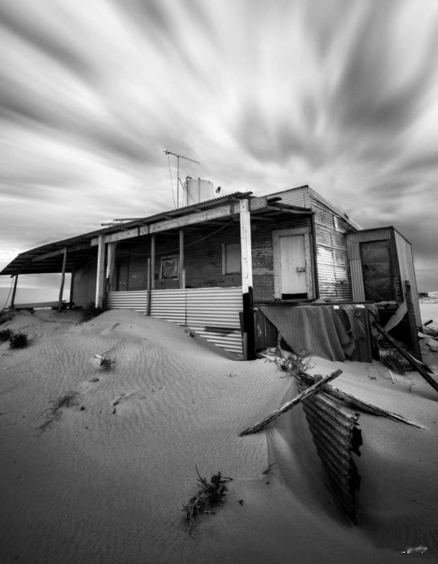 鬼片选景时失踪?香港王晶女助理梁嘉敏,18年后竟托梦求救