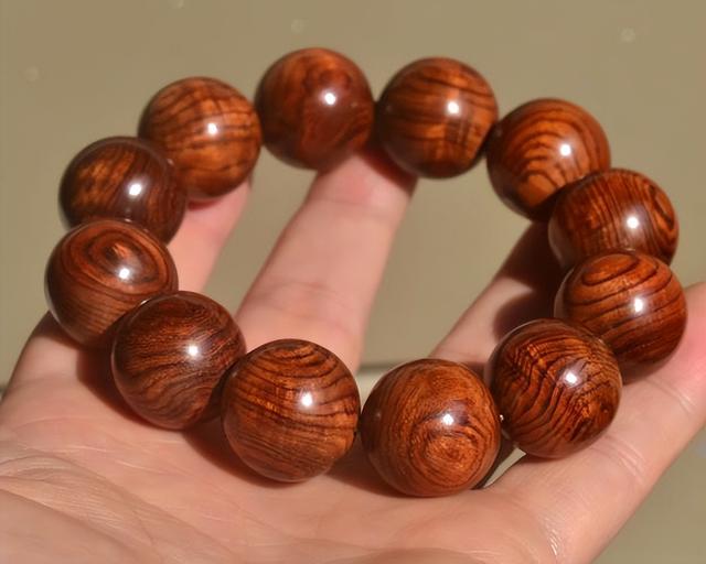 木制文玩手串四巨头比拼:你更喜欢哪一种的韵味?