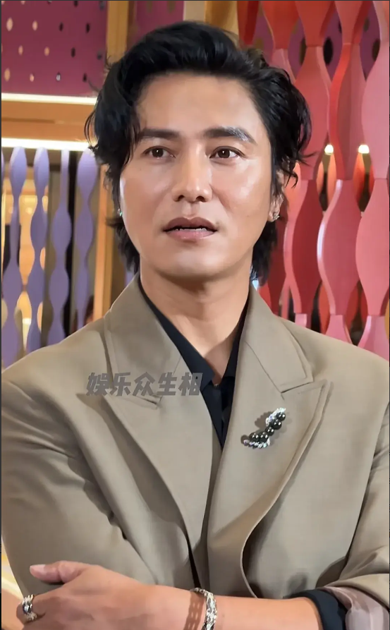 看了48岁陈坤和51岁辛柏青近照,才懂油腻和清爽的区别