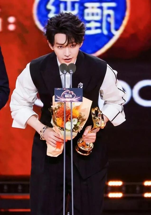 尖叫之夜来袭,美男洗牌,成毅登顶,龚俊邓为陈哲远侯明昊等上榜