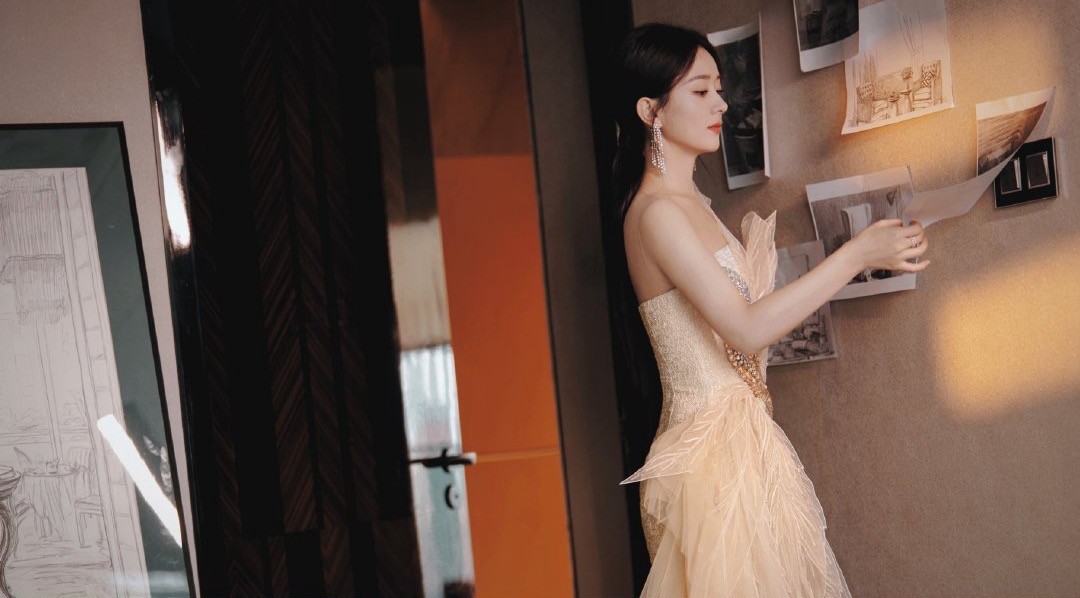 柳叶眉樱桃嘴,生图女星还得看36岁赵丽颖,珠圆玉润,尽显东方美