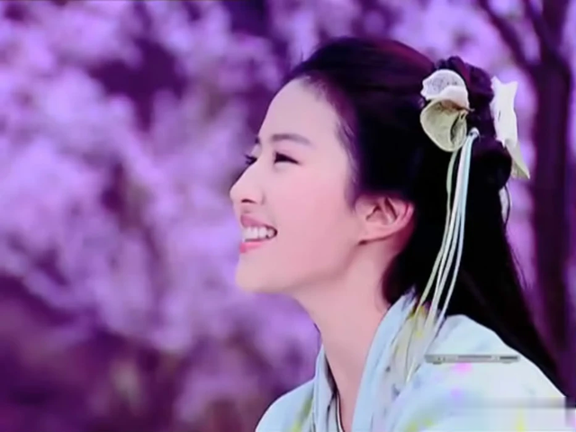 刘亦菲“雨中骑马戏”为何被删？当看到她后背那刻，全明白了！