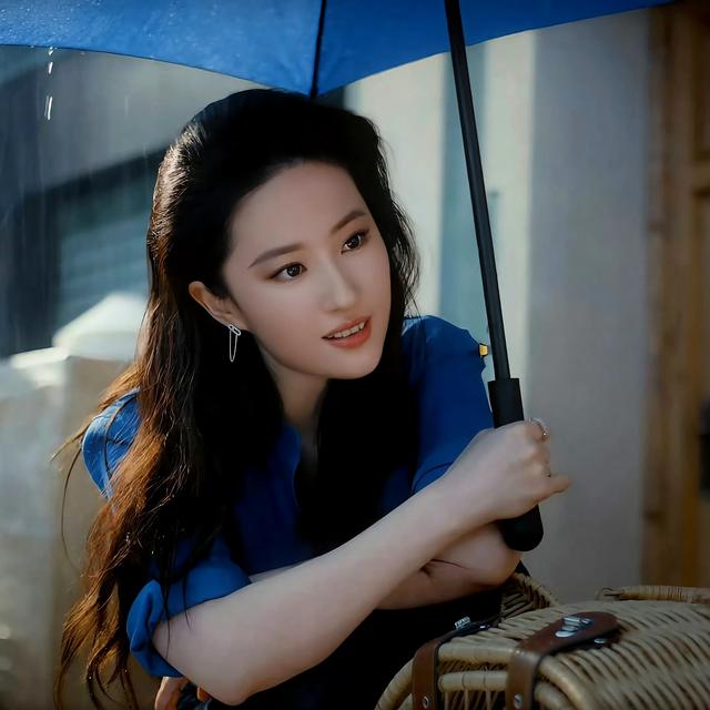 刘亦菲性感代言