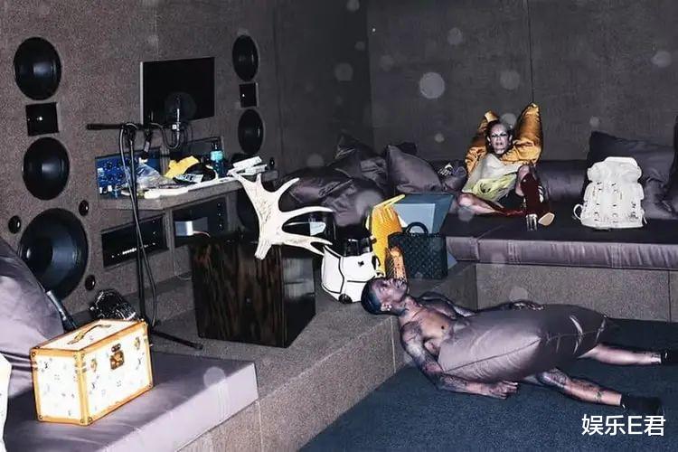 “时装大师”逛故宫被保安驱赶，网友拍手称快，大S是其忠实粉丝