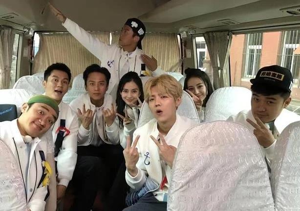 闫妮|娱乐圈的甜蜜故事来，奔跑吧爆大瓜，闫妮活过来了