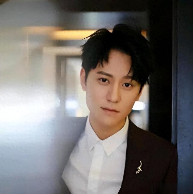 秦俊杰毛晓慧正式分手,女方深夜发文内涵男方:你若安好那还得了