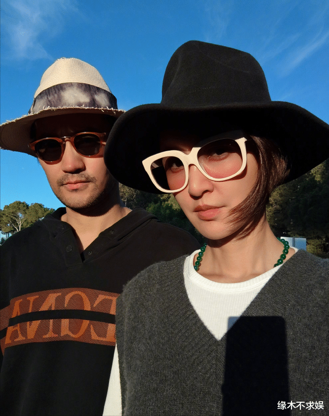 张歆艺一家3口国外被偶遇，袁弘拒绝合影，5岁儿子被夸太帅气！