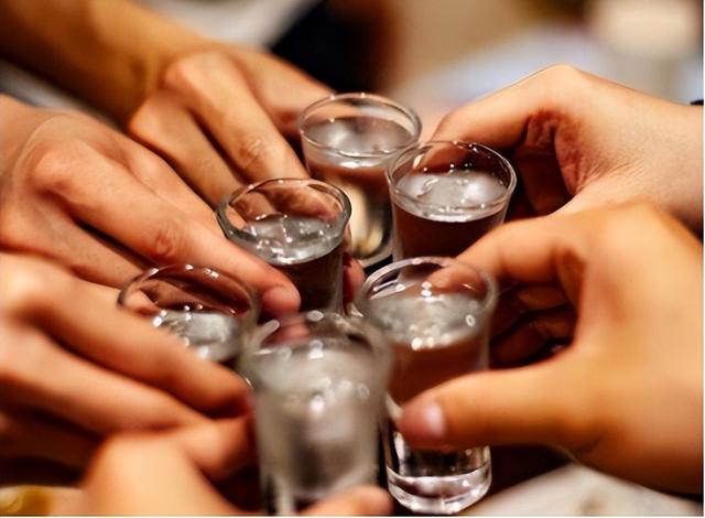 酒瓶上有這“5個(gè)數(shù)字”，別管價(jià)格高低，100%酒精酒，知道不吃虧