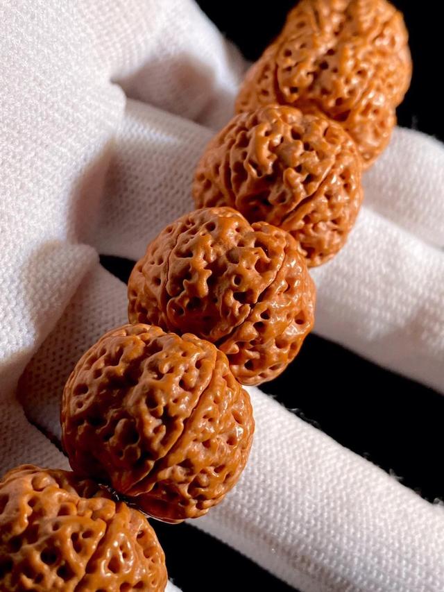 盘点文玩圈最难盘的手串，挑战你的耐心与技巧！