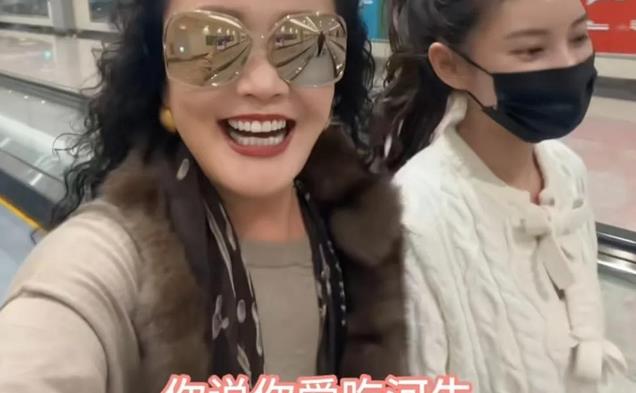 兰姐等这一刻太不容易,连说三句不住酒店,两任儿媳形成鲜明对比