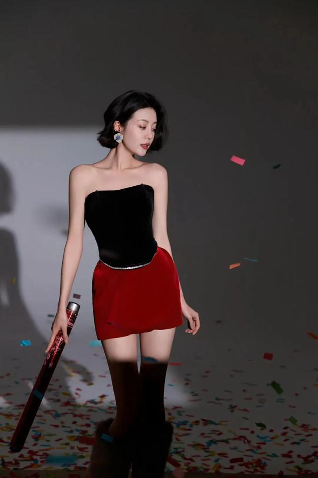 \uD83D\uDD25【惊艳瞬间】李溪芮的腿，美到让人心动！\uD83D\uDD25