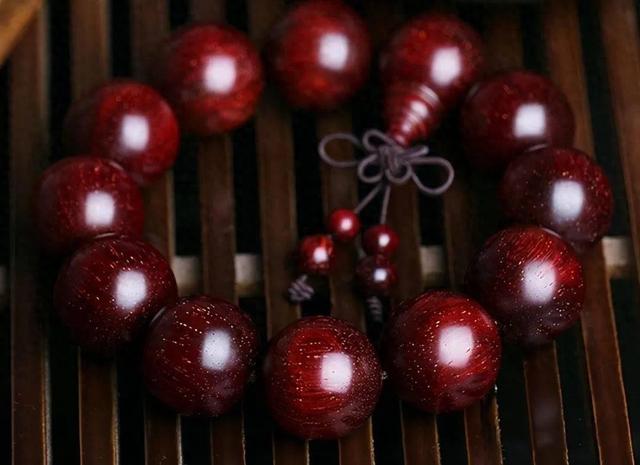 手串包浆全攻略:如何让你的手串焕发自然光泽